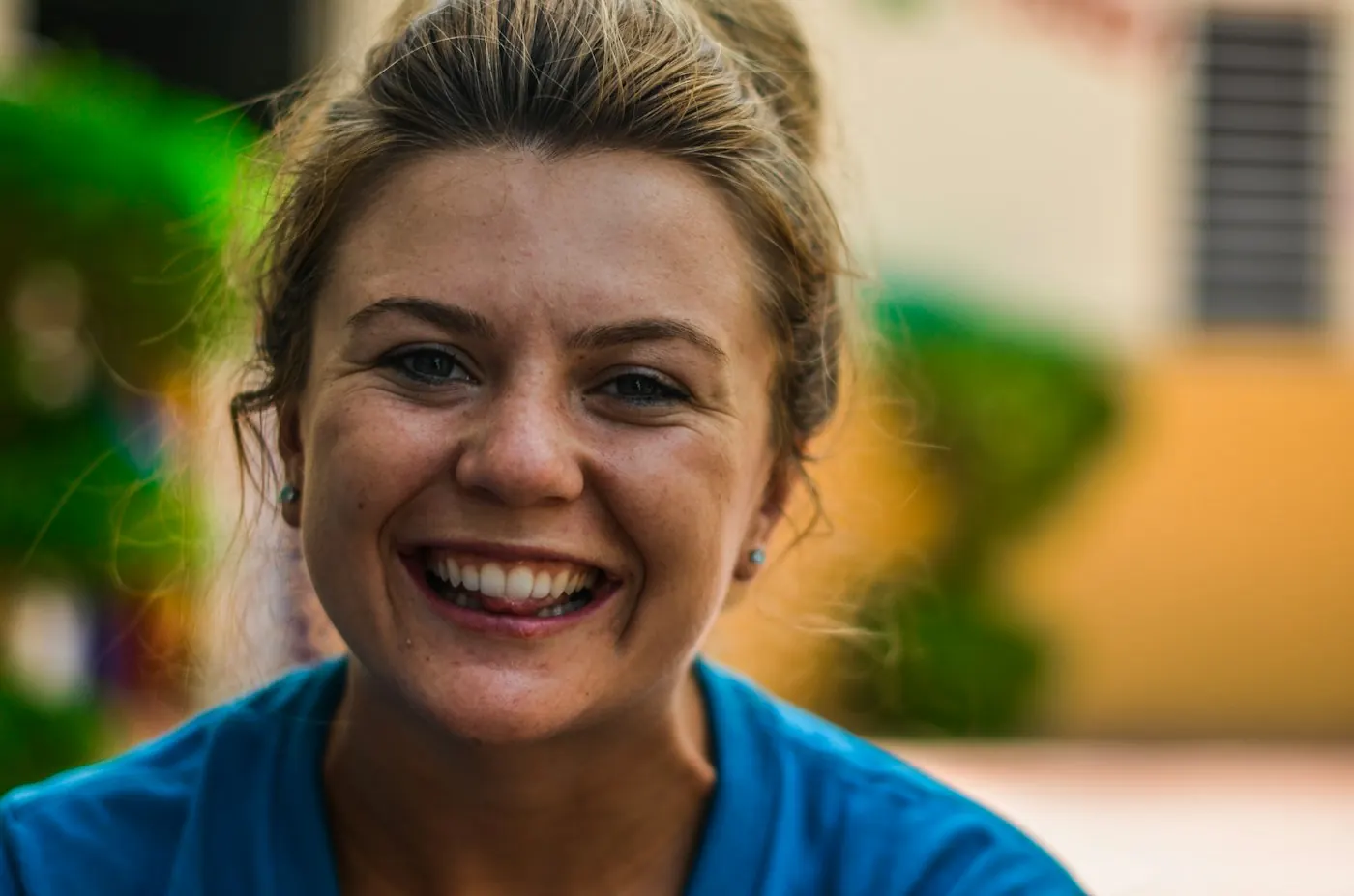 Une professionnelle de santé, souriante
